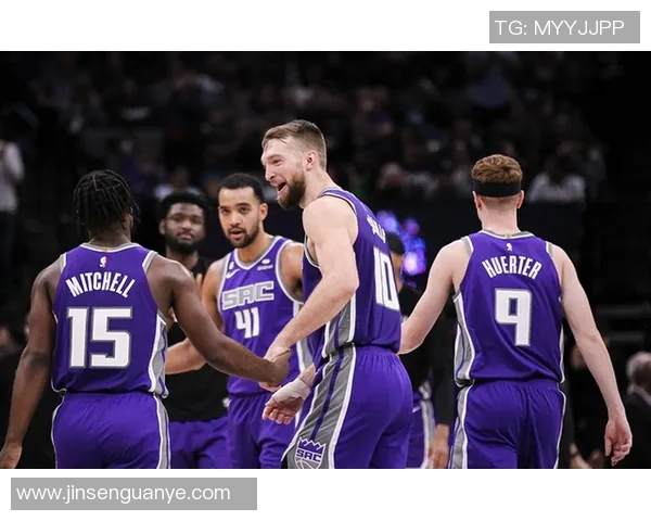 密尔沃基雄鹿与波特兰开拓者的激烈对决引发球迷热议 密尔沃基雄鹿与波特兰开拓者的激烈对决引发球迷热议